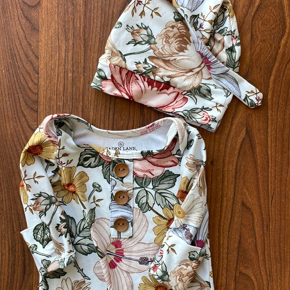 Caden Lane Gown and Hat NWOT